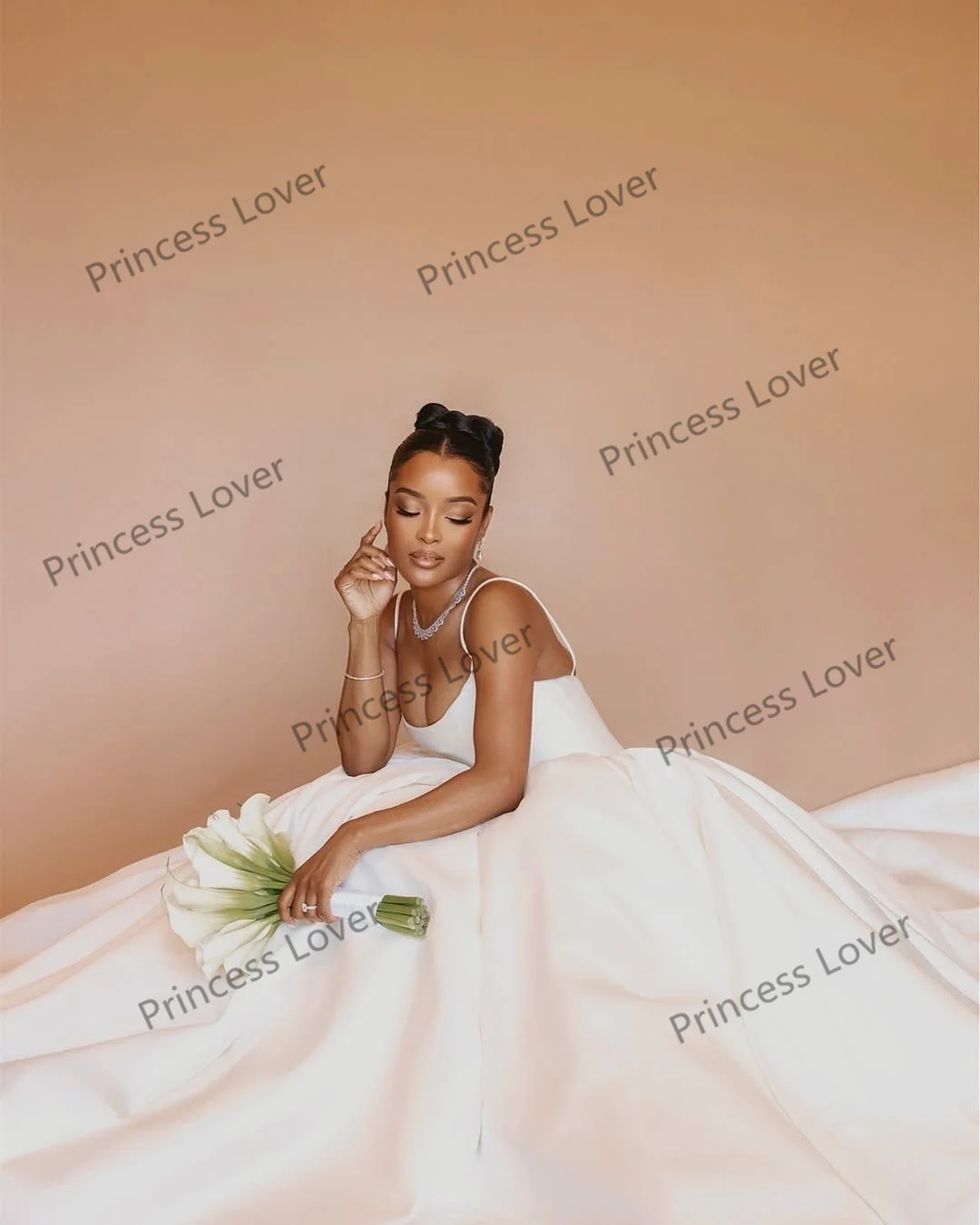 ชุดแต่งงานผ้าซาติน สายเดี่ยว แต่งระบาย ชุดงานแต่งงานสุดหรู ชุดเจ้าสาวสไตล์วินเทจ รับตัดตามสั่ง