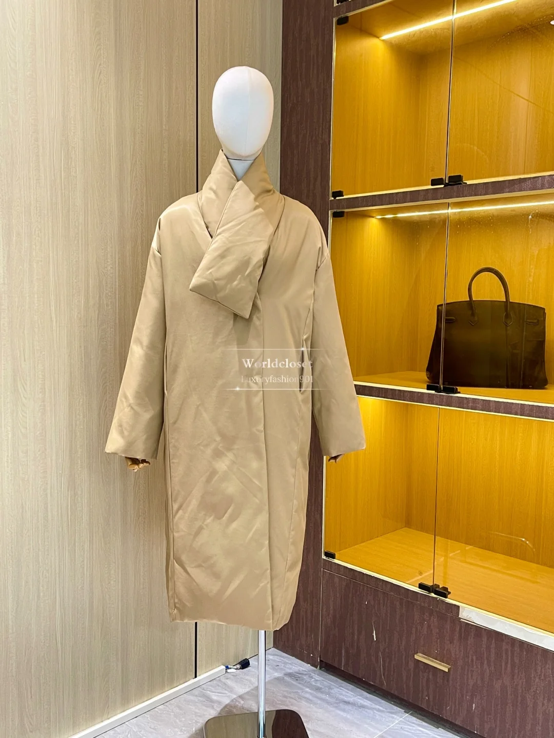 

2025 Элегантные верблюжьи длинные пальто с длинными рукавами и теплым гусиным пухом