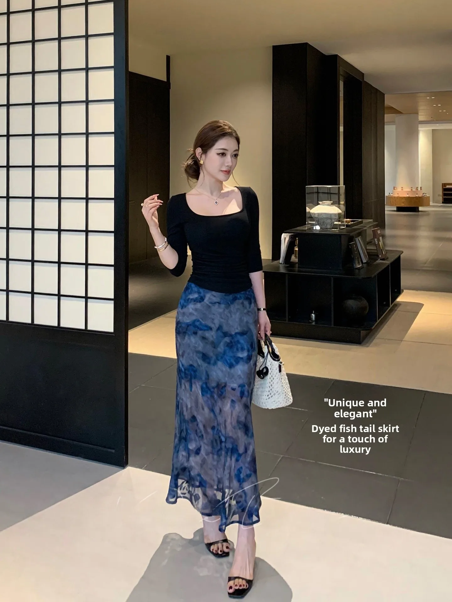 

Retro Bleeding Blue Halterneck Fish Tail Skirt Women's High Waist Slim Fit Long Skirt Oil Painting Texture Design Sensation