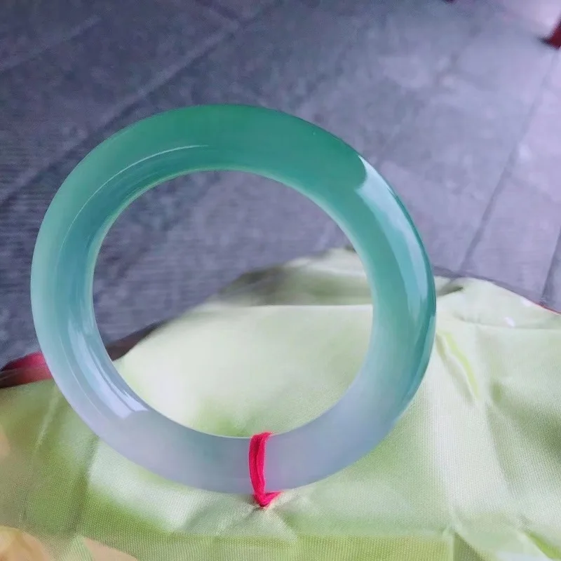 Myanmar ice jadeite bracelet with bright green color, clear jadeite base, spring color round jadeite bracelet, old mine Myanmar