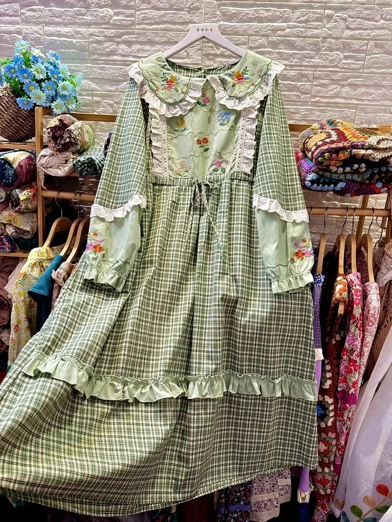 Female Retro Cotton Linen Plaid Embroidery Lace Green Long Midi Dress Shabby Chic Vintage Cottage Core Ruffled Lace Tunic Dress