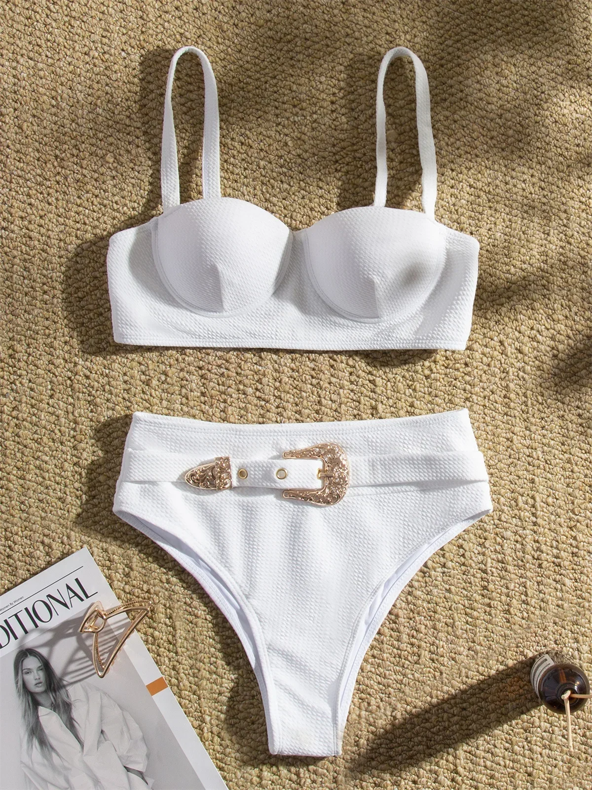 Conjunto de Bikinis de cintura alta con cinturón de diamantes de imitación para mujer, traje de baño Sexy con aro de realce, color blanco y negro, traje de baño con hebilla 2024