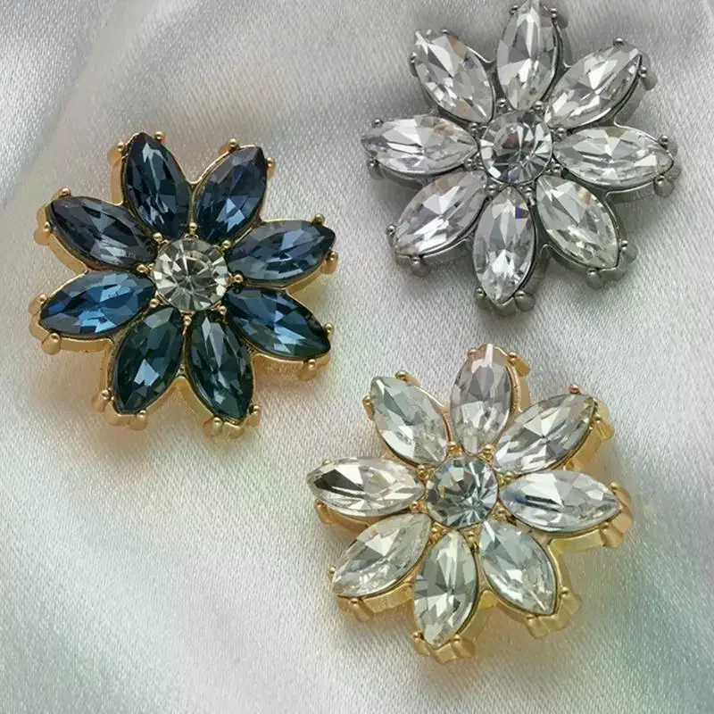 Luxury And Beautiful Flower Inlaid Rhinestone Metal Buttons Clothing Gift Boxes Scarves Hats DIY Decorative Accessories 5Pcs