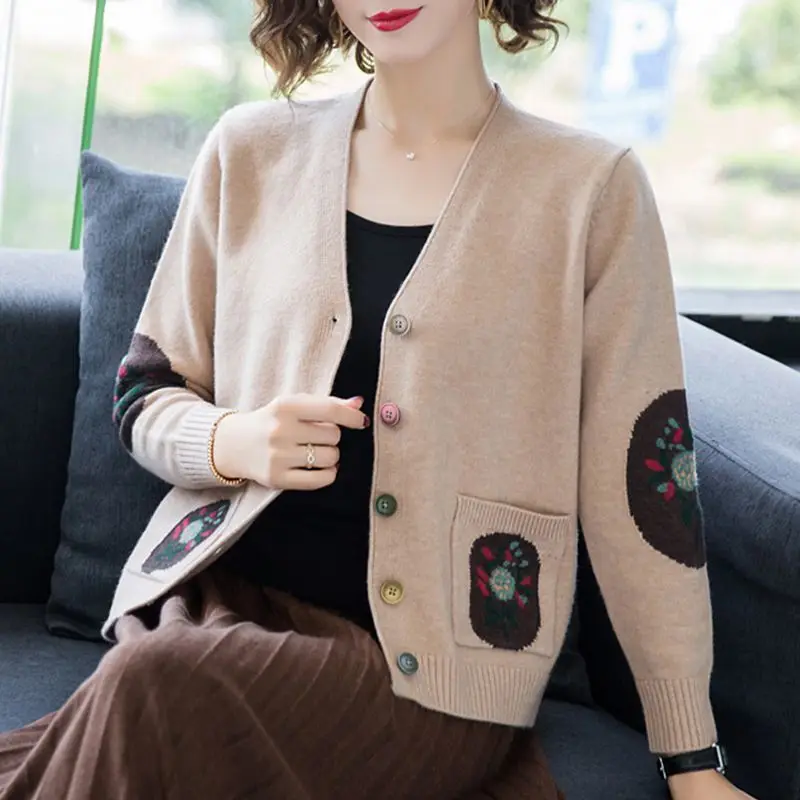 Fashion Printed Spliced Button Pockets Cardigan Sweater Women's Clothing 2023 Autumn Winter New Loose Korean Tops