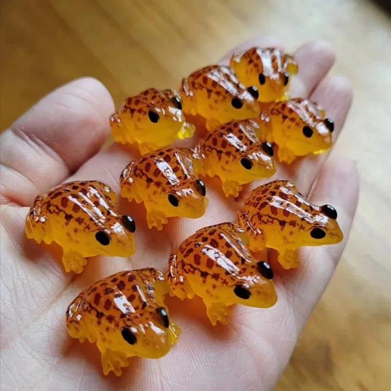 10pcs Resin Frog Glow in The Dark Miniature Frog Figurines Ornaments for Dollhouse Garden Moss Landscape