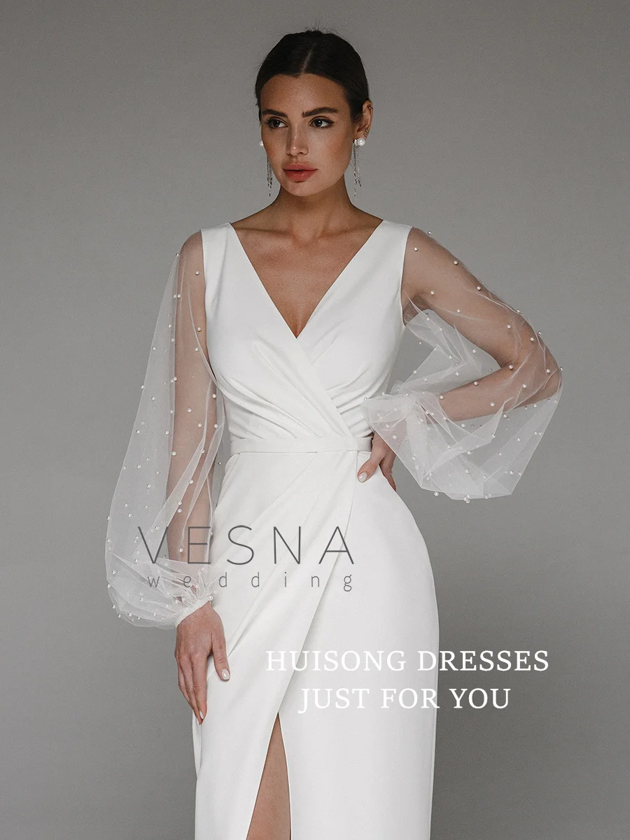 HUISONG Personalizado Cetim Sereia Vestidos de Casamento Pérolas Com Decote Em V Mangas Compridas Lado Dividir Praia Vestido de Noiva с iyoдебное пла coiе
