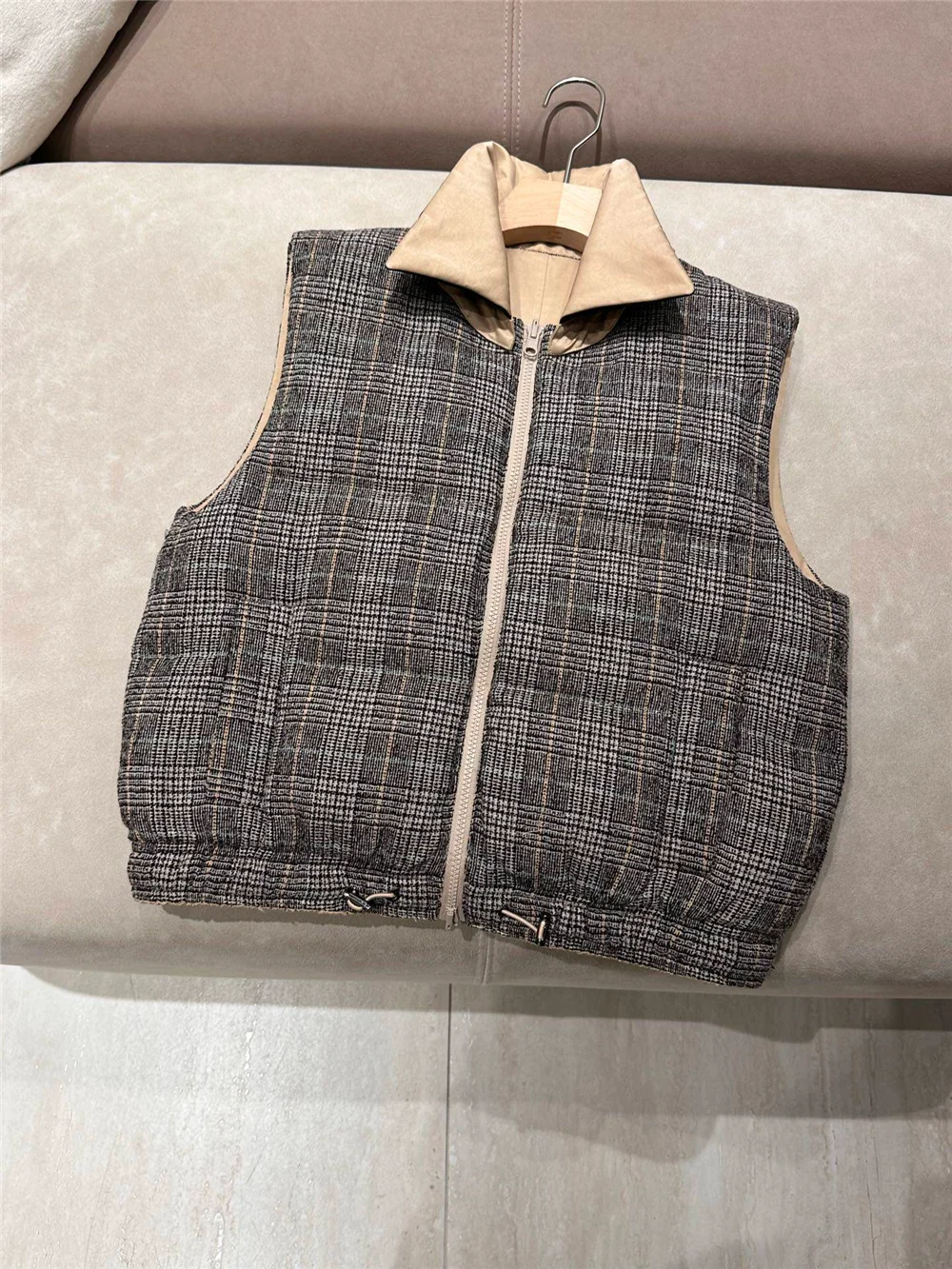 26 Autumn/Winter New Women's Reversible Plaid Goose-Down Vest Warm Casual and Versatile Sleeves Jacket