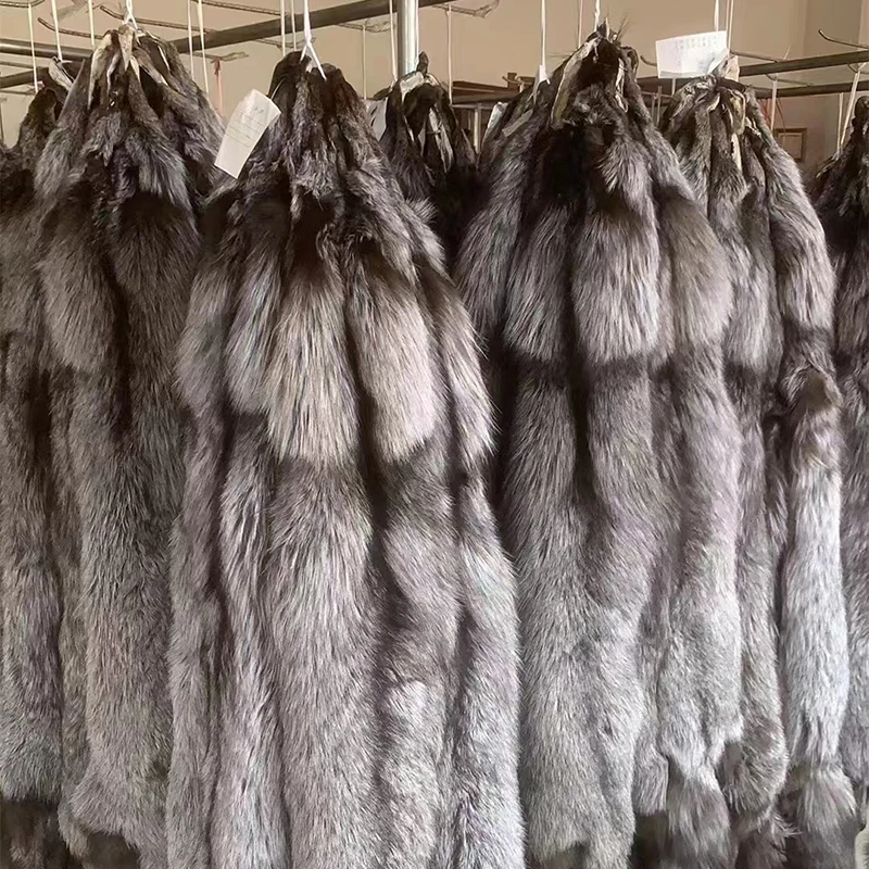 1Pcs Natural Fox Pelt Silver Color Luxury Fur for DIY Apparel Sewing Fluffy Trim Trimming Fabric Sewing Costume Craft Decoration