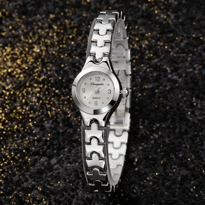Ladies Small Round Gold Quartz Watch Elegant Metal Bracelet Wristwatch Minimalist Analog Dial Dress Watch For Women Jewelry Gift