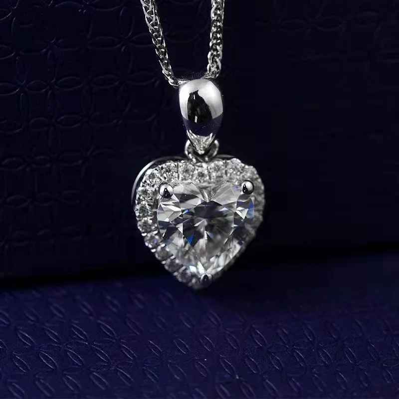 Elegant Heart-Shaped Moissanite Pendant Necklace for Women Featuring Delicate Electroplated Copper Chain and Timeless Love-Inspi