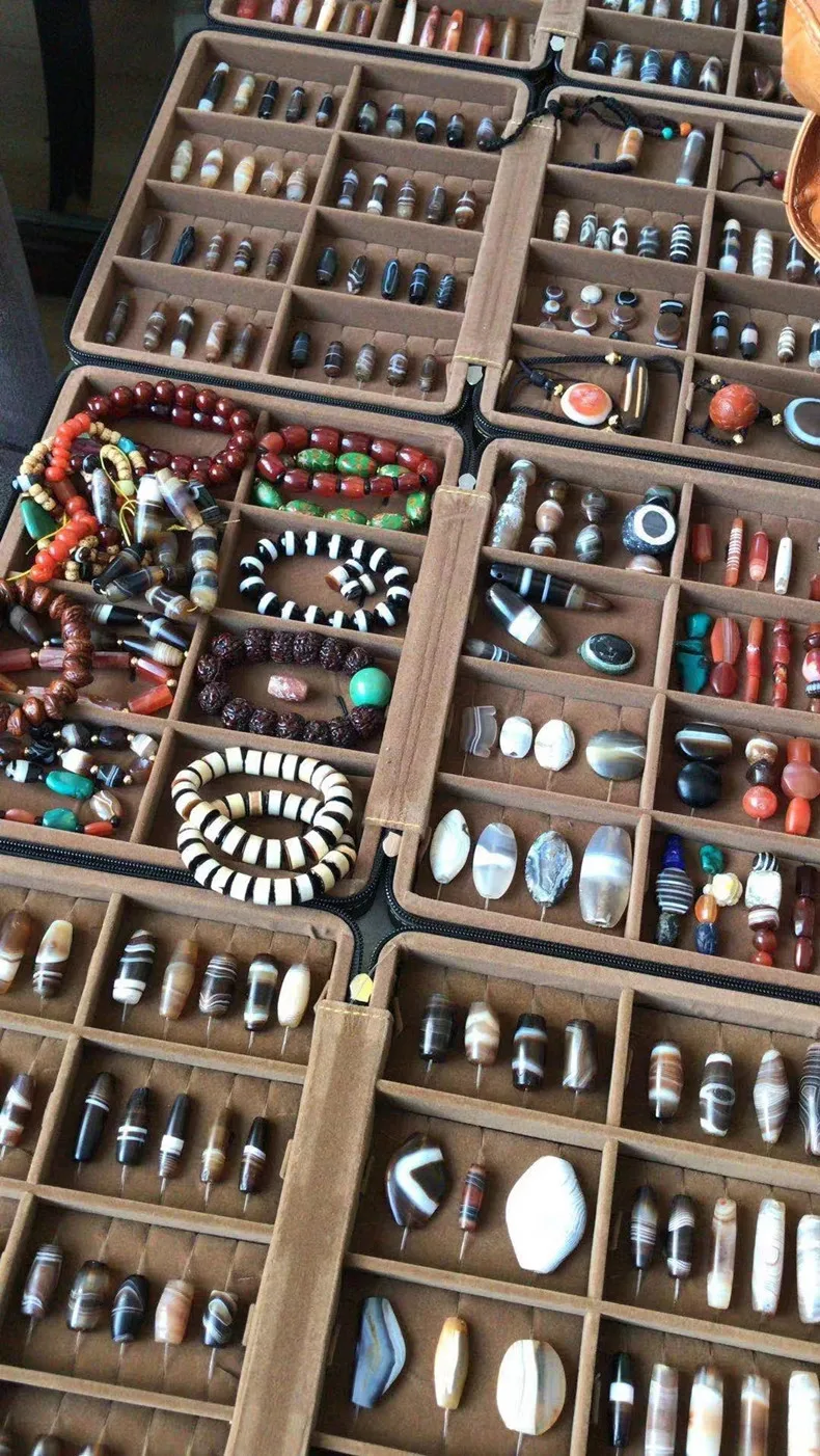 

Портативный футляр для хранения и демонстрации ювелирных изделий: кольца, ожерелья, подвески из нефрита и жадеита, кофейного цвета, складной, на молнии