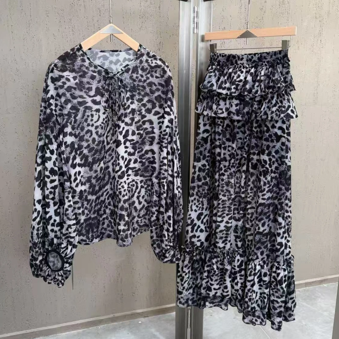 

European American Leopard Print V-neck Long Sleeve Shirt, Designer Niche Print Top + Long Skirt, Trendy Set, 2 Piece Sets Women