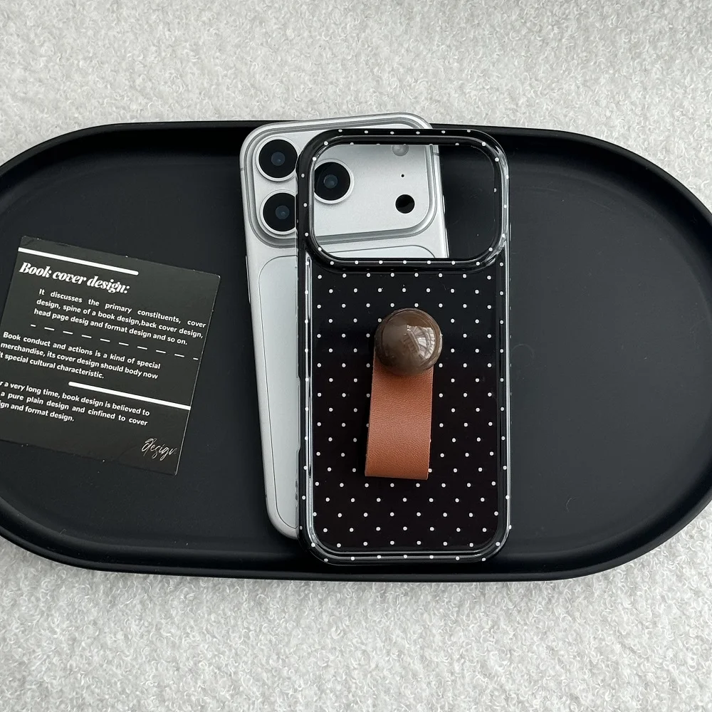 

Простой черный волнистый стереоскопический коричневый чехол с пряжкой и держателем, противоударный чехол для телефона для iPhone 17, 16, 15, 14 Pro Max