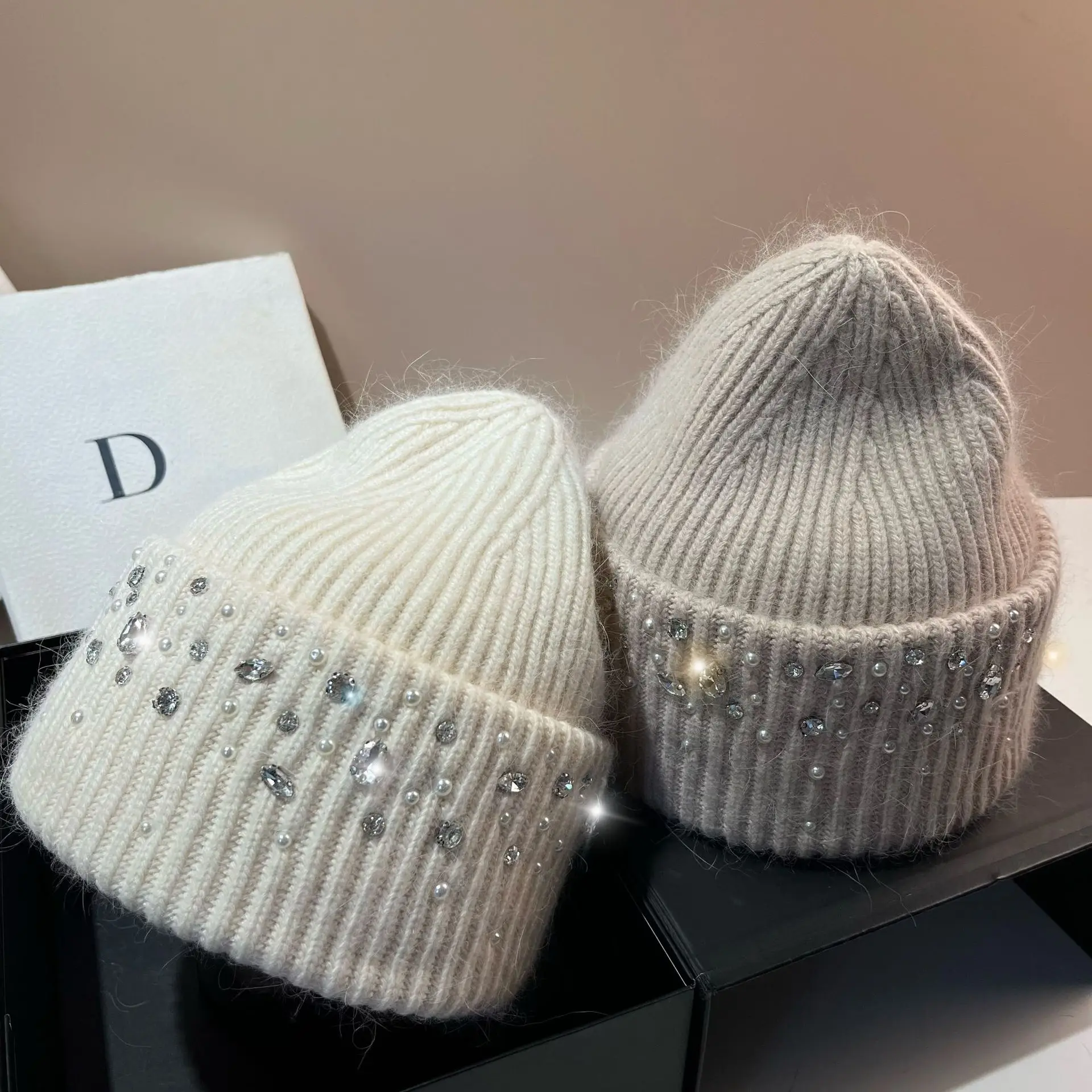 

‌ Вязаная шапка-бини во французском стиле со стразами и бусинами, зимняя шапка с защитой ушей из кроличьего меха для женщин, уютная повседневная теплая новинка