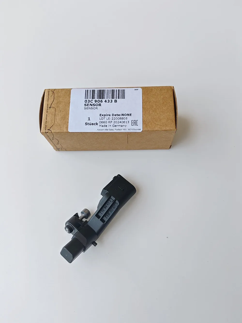 

OEM 3 Pins Crankshaft Position Sensor With Screw For Audi Seat Skoda VW 032906433 03C906433A 03C906433B 03C906433E 045906433B
