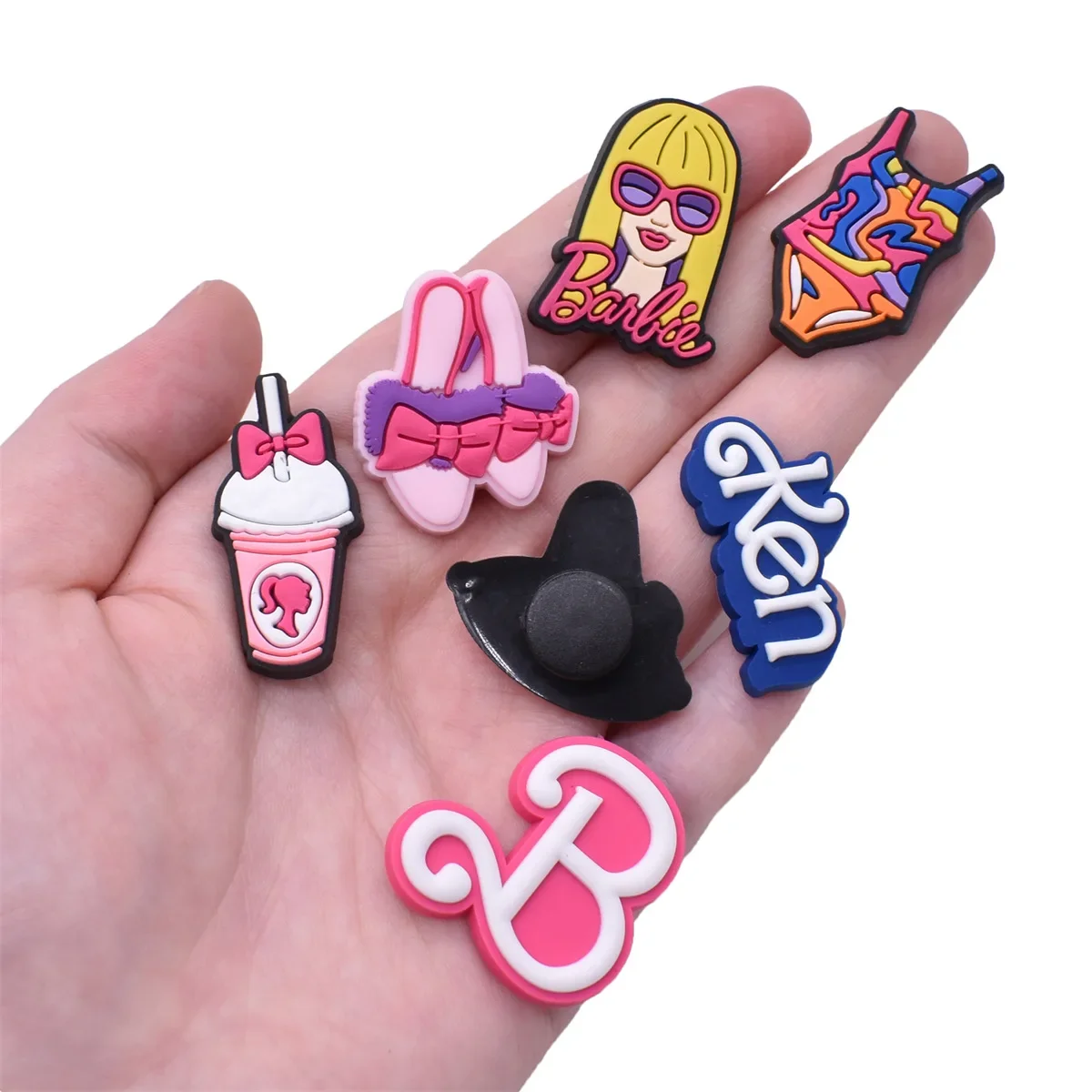 Neue Barbies Trend gekreuzte Schuhs chnalle rosa Mädchen PVC-Accessoires Mode accessoires Vielzahl von charmanten Zeichentrick figuren