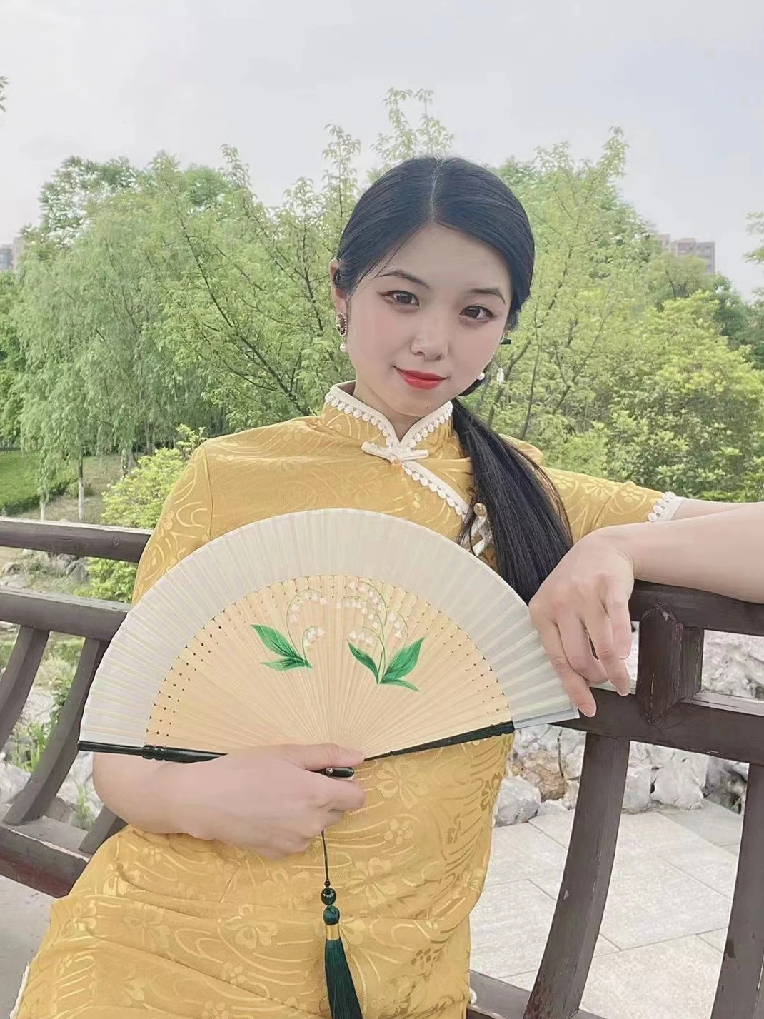 Summer cool daily hand folding fan home shake shake hand bamboo fan with cheongsam wedding Fan Crafts decoration Women's