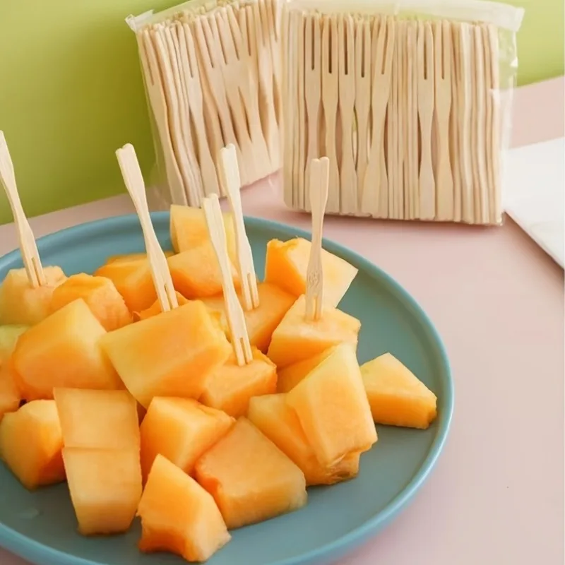 קיסמי עץ חד-פעמיים לפירות וקינוחים 80 יחידות