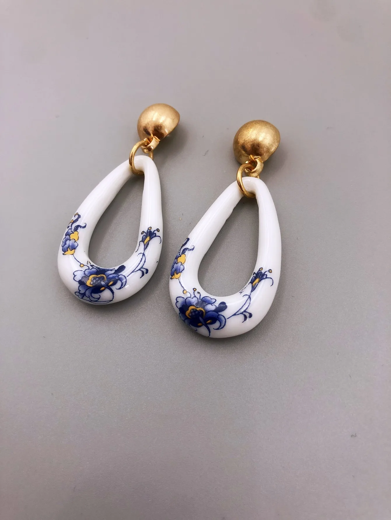 Elegant Waterdrop-shaped Ceramic Earrings for Women\'s Everyday Look