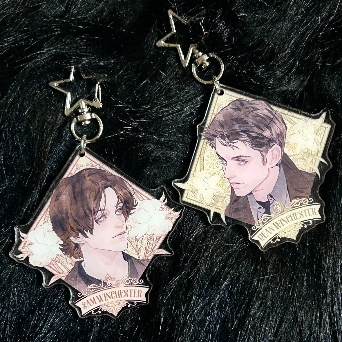 Llavero de anime sobrenatural, llavero acrílico de Sam Winchester, llavero de Dean Winchester, colgante para bolso, adorno, accesorios bonitos, regalo