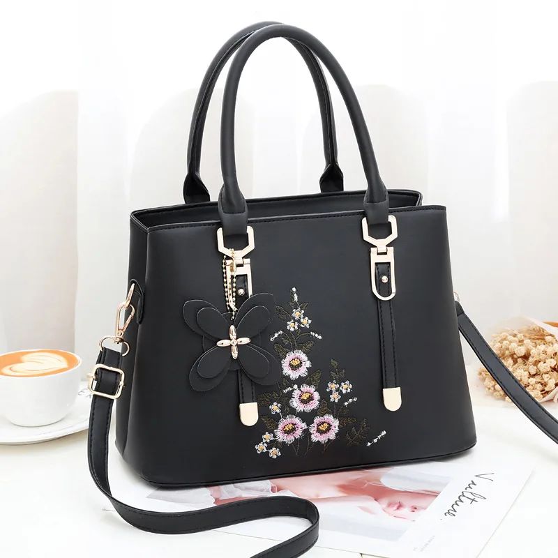 Fashion Embroidery Women Shoulder Bag Quality Leather Handbags  Female Large Capacity Casual Crossobdy Bags Commuting tote bag