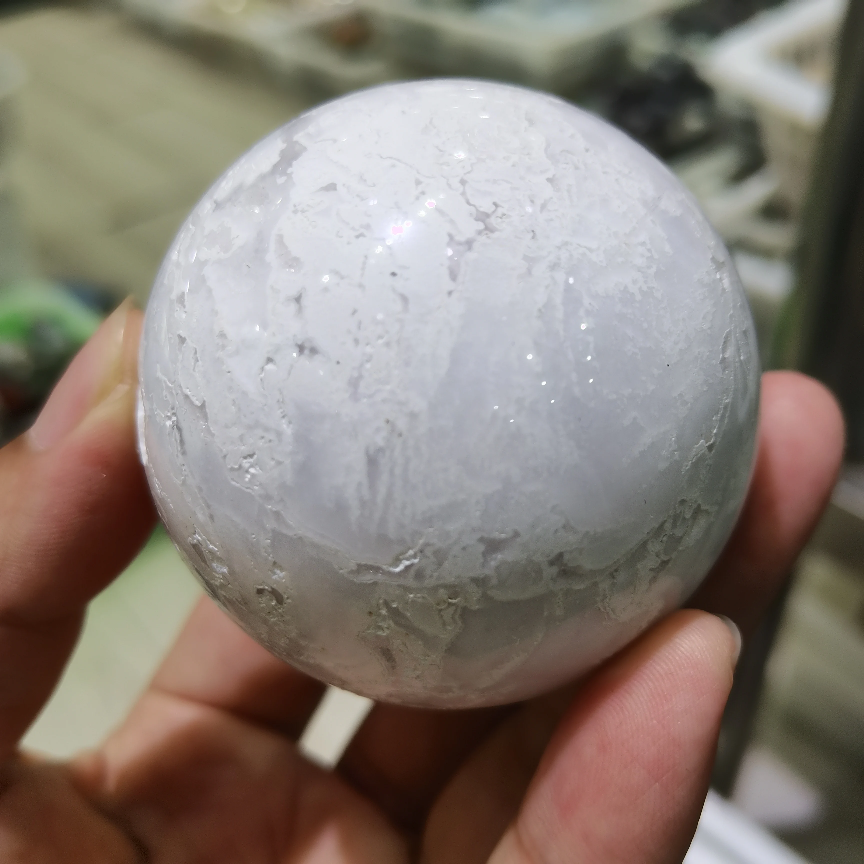 

Natural crystal white agate carving sphere ball energy stone demagnetization stone home ornaments