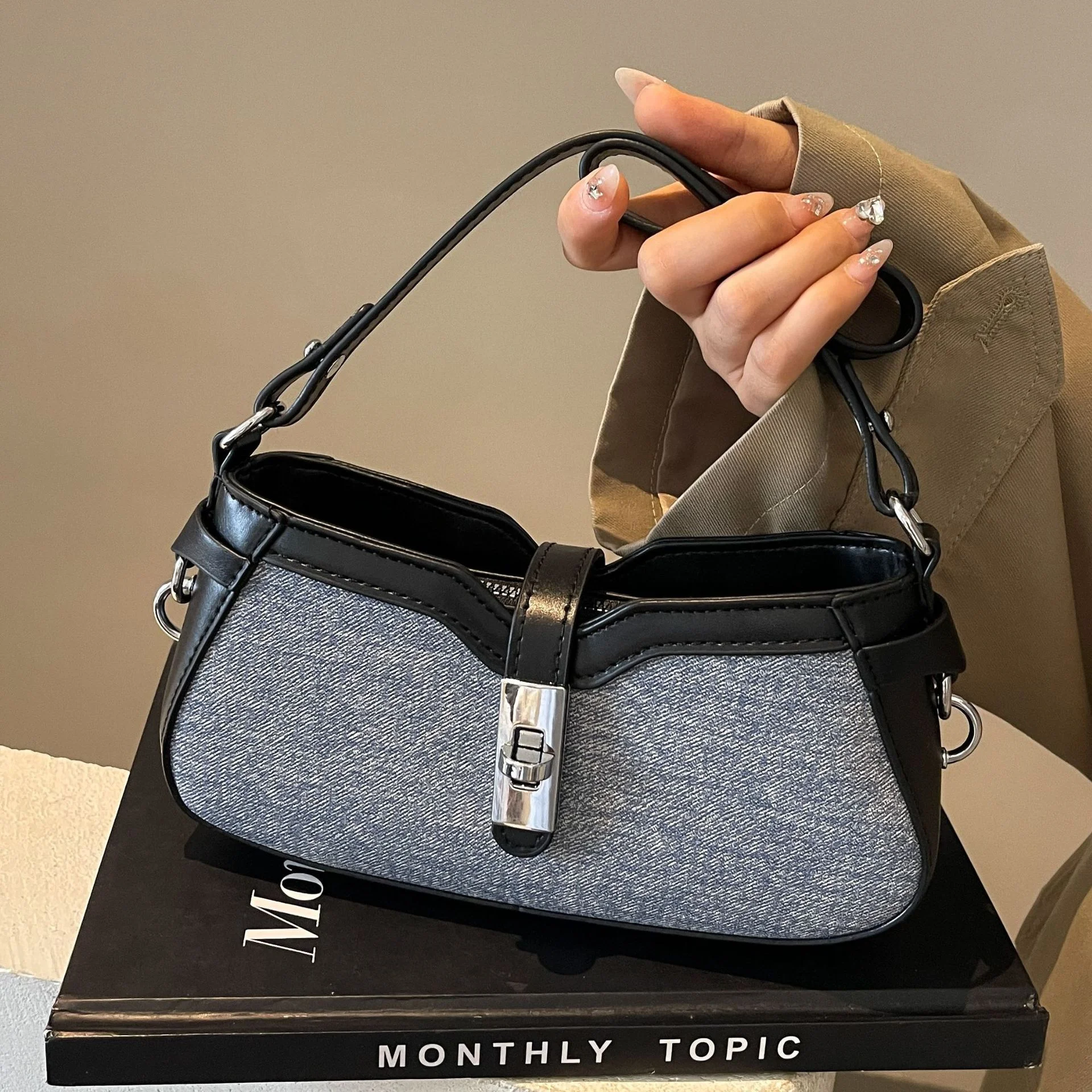 

Denim Splicing PU Underarm Bag Unique Buckle Small Square Bag 2025 New Autumn Versatile Fashionable Commute Shoulder Bag