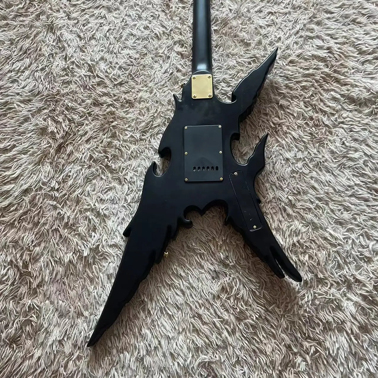 Guitar 6-string left-handed angel wing carved electric guitar, black body, gold accessories, factory real pictures, can be shipp