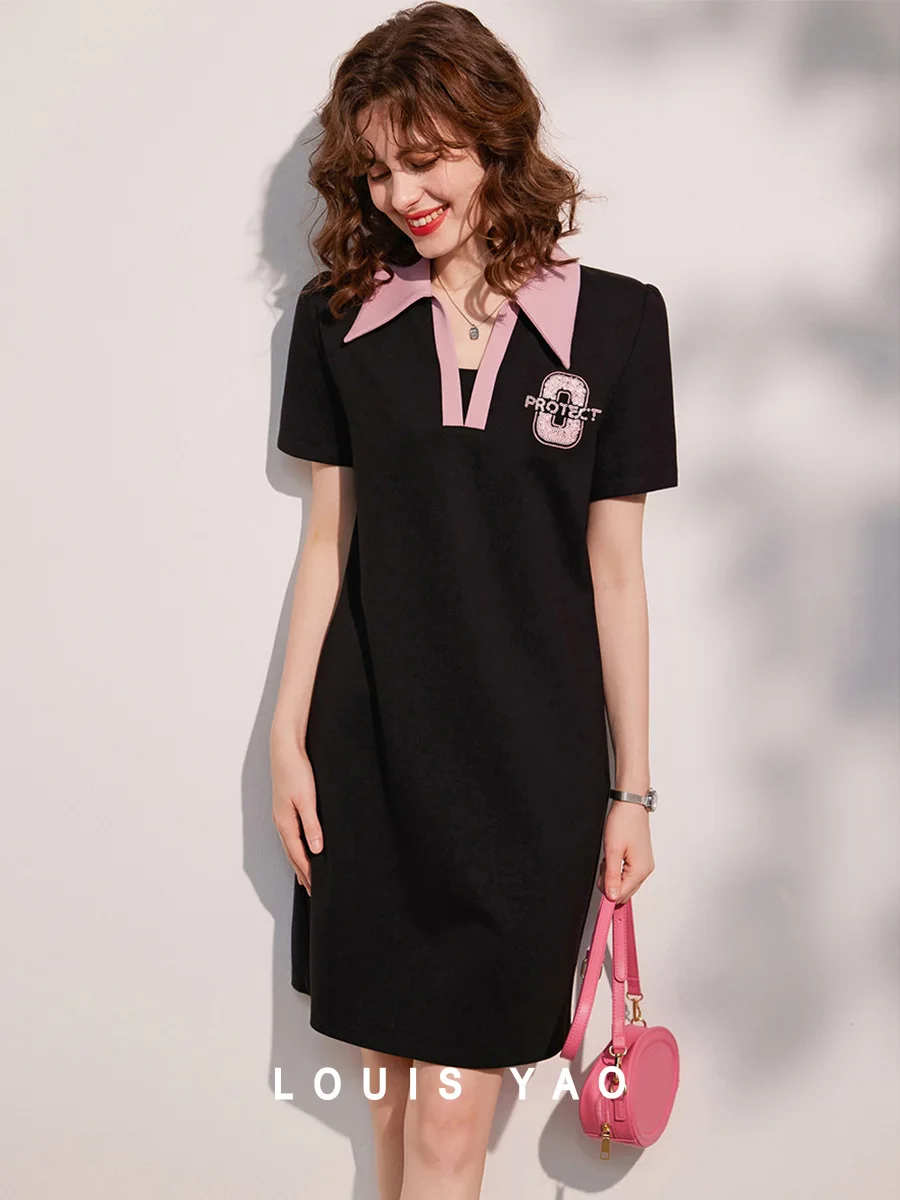 

LOUIS YAO 2025 Summer Contrasting Polo Collar Small Black Dress Temperament Sequin Embroidery Letter Short Sleeved Women's Dress