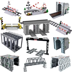 Puente de la estación de tren, señales de ladrillo, luces de señal, modelo de ciudad, vías de tren, rieles de pista, rieles rectos curvos, bloques de construcción de ferrocarril