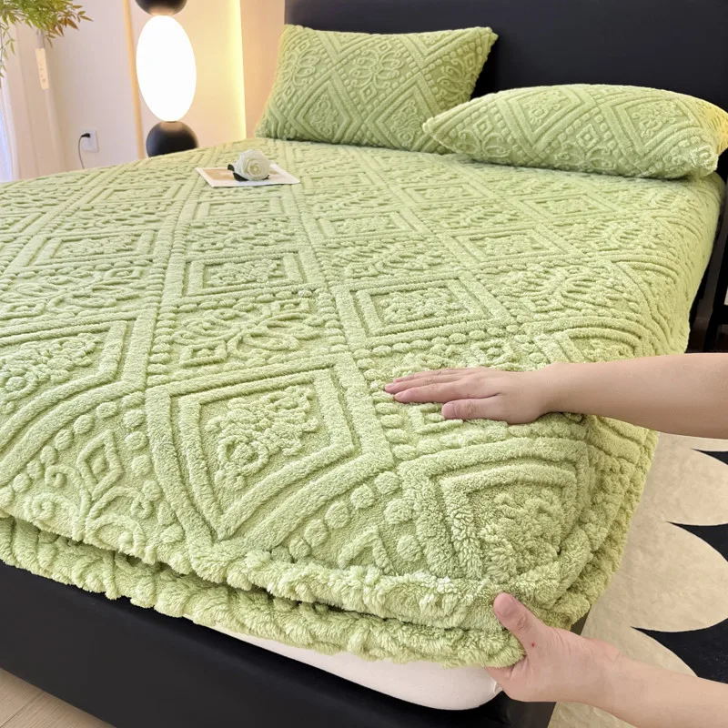 

1pc Jacquard Fitted Sheet Embossed Velvet Mattress Cover Soft Winter Warmth Bedlinen European Home Mattress Protector Bed Cover