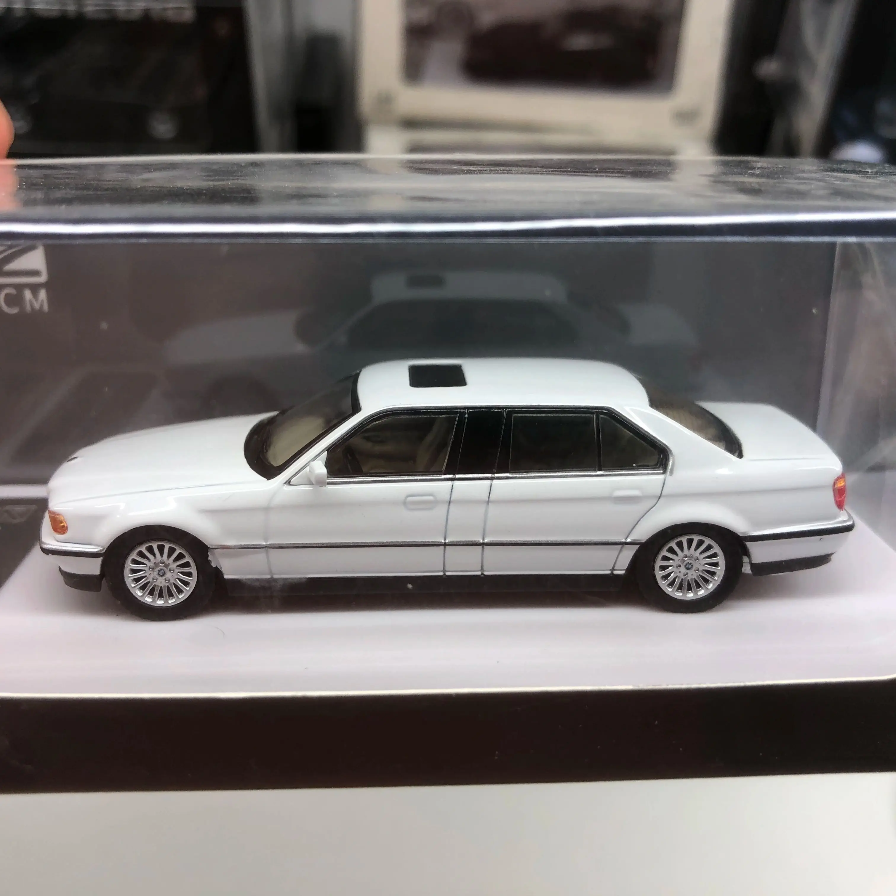 DCM 1/64 E38 7 Series L7 Diecast Model Car Alloy