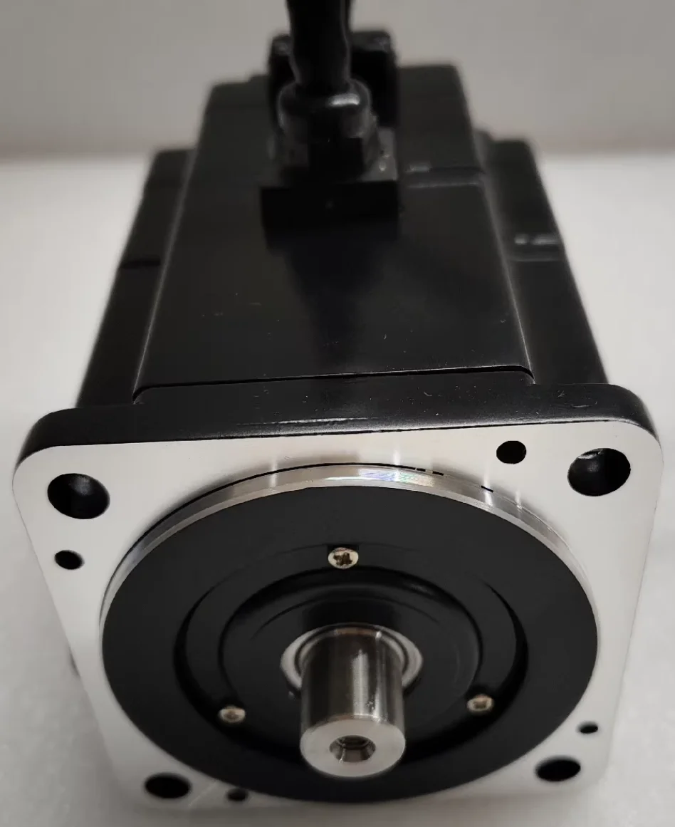 

Servo Motor SGMPH-04A1A-YR31 Brand New Original Genuine，SGMPH 04A1A YR31，Fast shipping，In Stock