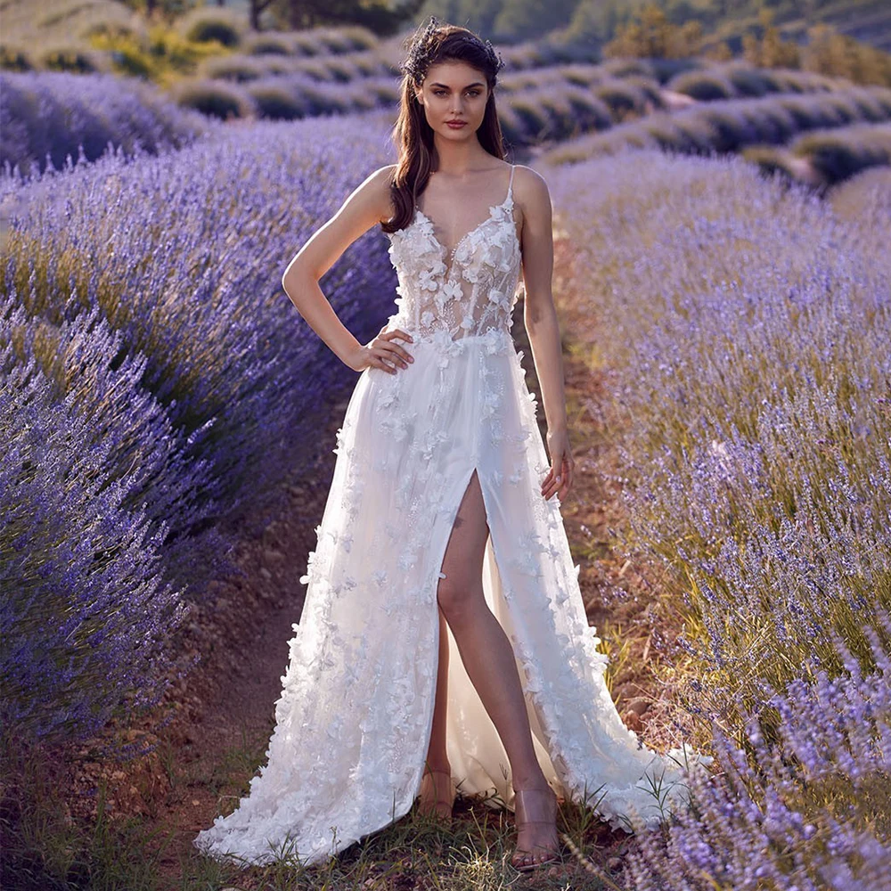 

Flowers Lace 3D Wedding Dress Spaghetti Straps Sleeveless V-Neck A-Line Side Slit Floor Length Bride Customized Pastoral Gowns