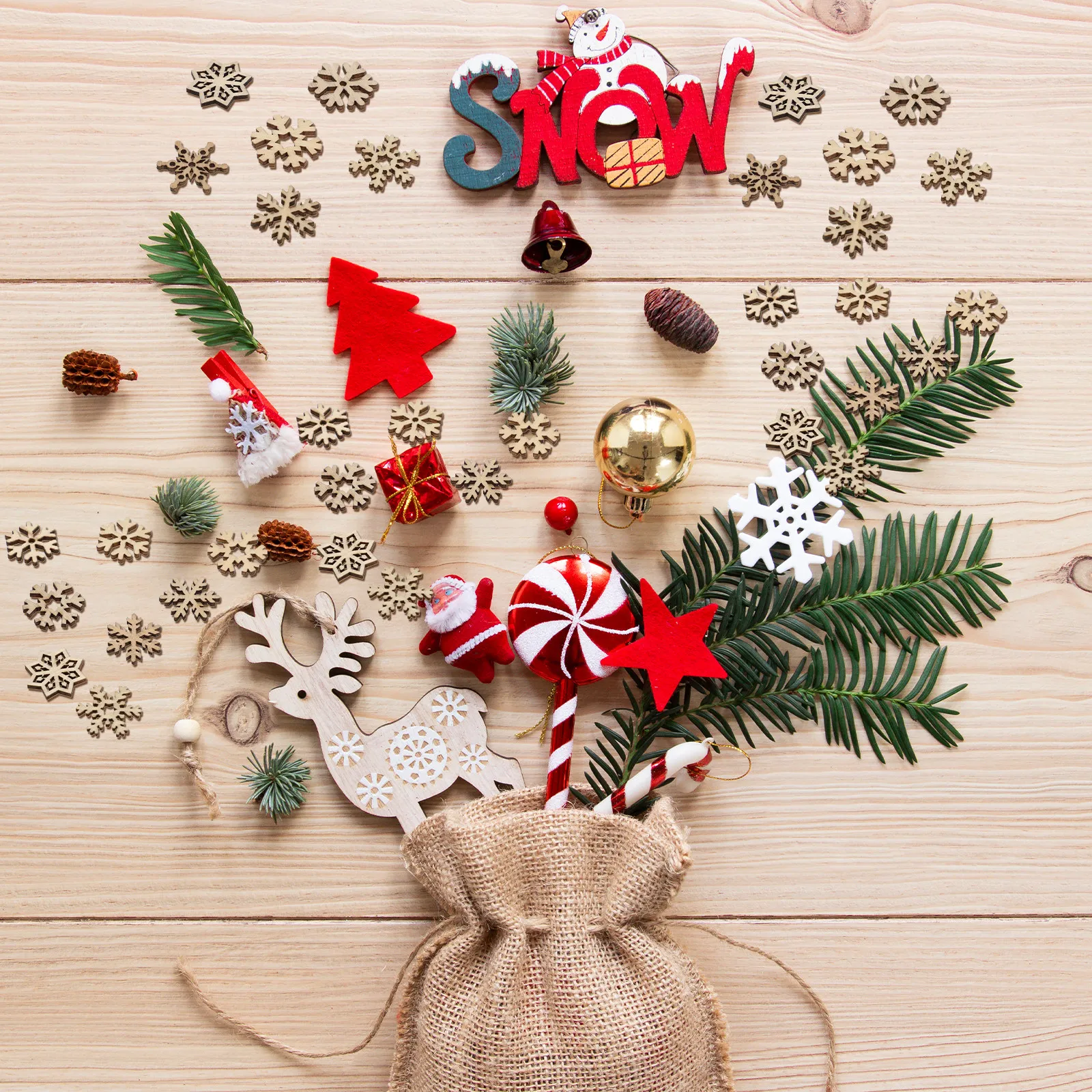 

100 шт. деревянных заготовок для украшений в виде снежинок, неокрашенные деревянные вырезки, рождественские украшения для поделок и творчества, снежинки