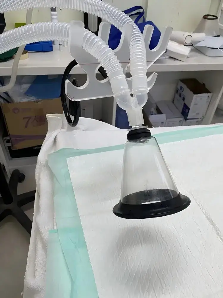 Universal Support for Respiratory Circuit Pipe of Anesthesia Machine