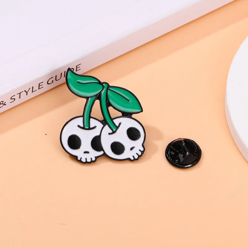 

Unisex Creative Cartoon Skull Shape Oil Dropped Alloy Brooch Badges Pins For DIY Clothing Bag Hat Scarf T-shirt Jeans Decoration