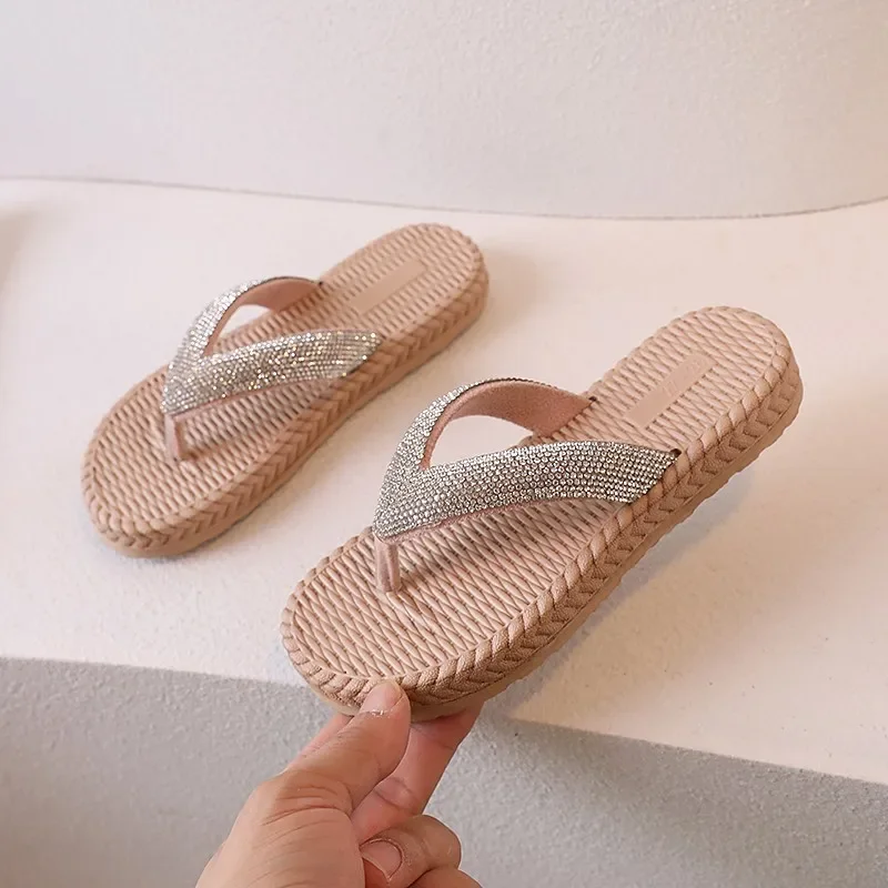 

Children Slippers with Rhinestone for Girls 2024 Summer New Fashion and Comfortable Holiday Style Flip Flop Cool Beach Shoes