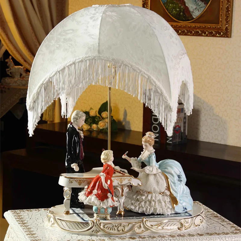 High-end European luxury court ceramic character ornaments playing the piano and violin wedding gifts for a family of three