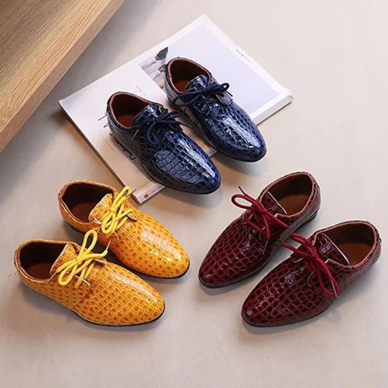 

Детские кожаные туфли для мальчиков 2026: Новые модные ретро-туфли на шнуровке с острым носком, школьная форма, оксфорды, повседневные туфли без каблука