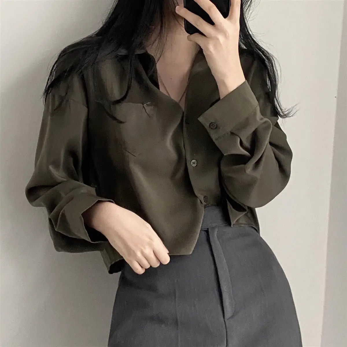 シンプルなシングルブレストルーズ固体長袖シャツとブラウス OL トレンドショートトップシンプルエレガントな新しい服カジュアルファッション