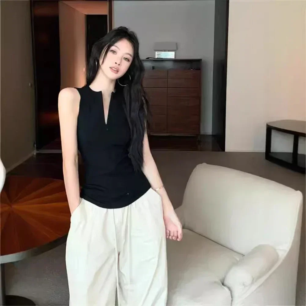 

Black Zipper Vest Stylish Body Basic Top Sleeveless Summer Wear For Spring Season Round Neck Solid Color Style