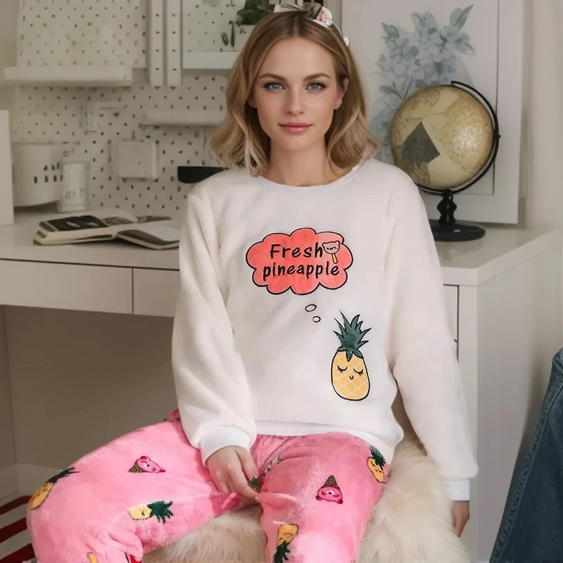 

Утолщенная теплая одежда для сна на зиму, фланелевой комплект домашней одежды с круглым вырезом для студентов, женские пижамы с длинными рукавами и принтом кошки и сосны и яблока