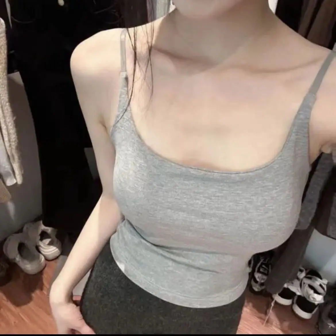 Zuid-Koreaanse versie van haltervest dames met borstkussen Terug een lichaam om te dragen Afslanken Halter Tops Tees Shirts Zwart 2025, nieuw