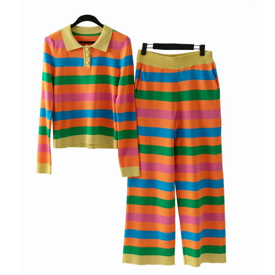 

Новая женская одежда на зиму 2025: полосатый свитер с длинными рукавами. Брюки. Модный вязаный костюм.