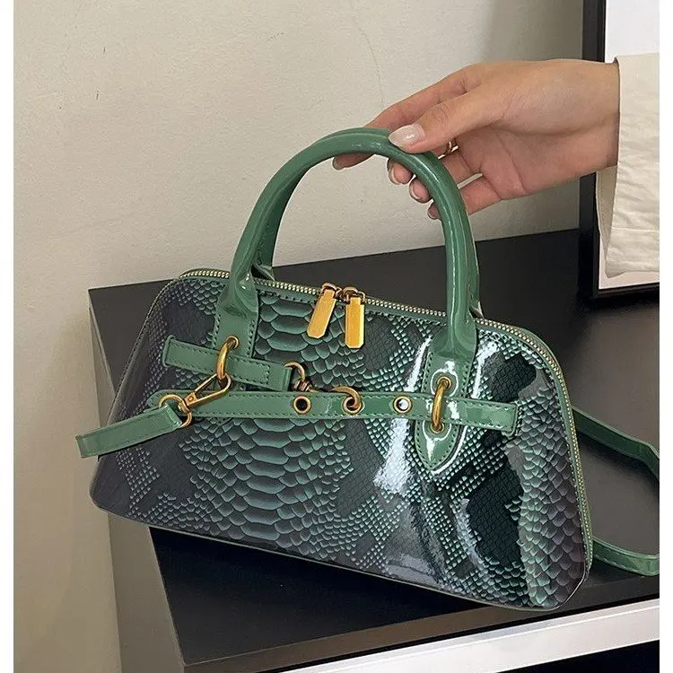 Minimalist Elegant Designer Diaper BagFor Women Vintage Leather Large Capacity Tote Luxury Classic Fashionable Commuter Shoulder