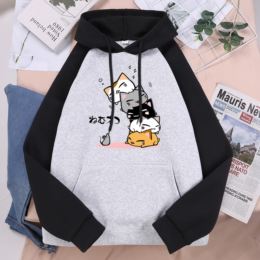 

Cute Stacked Cats Sleeping Don'T See The Mouse Printed Mens Raglan Clothing Simple Casual Loose Sweatshirts Fashion Male Hoodies