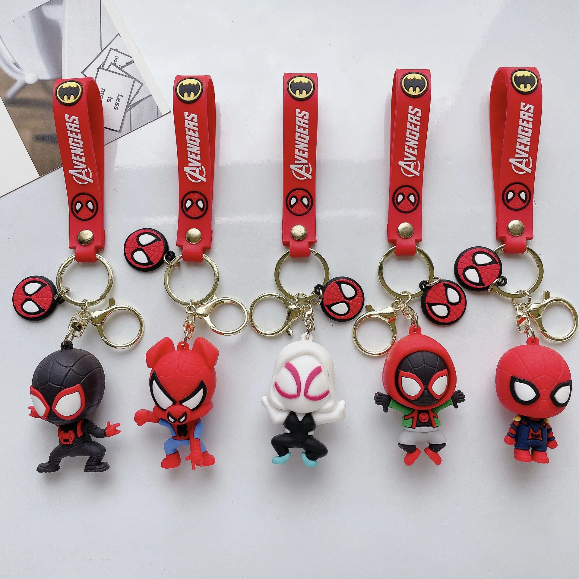 Llaveros de dibujos animados de Marvel, llaveros de Spiderman, muñeco de Spiderman, modelo de Anime de Los Vengadores, colgante de juguete, llavero de coche, accesorios