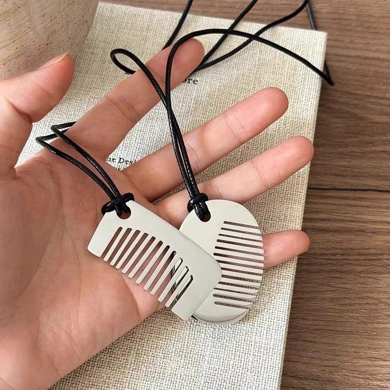 

Personality Temperament Comb Pendant Necklace for Women 2025 Trend New Delicate Design Jewelry Fashion Hanging Neck Accessories