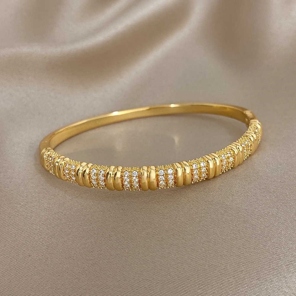 Greatera Einfaches Ring-Cluster-Webart-Armband für Frauen, hochwertiger Manschettenarmreif mit Strass-Intarsien, Nischendesign, europäisch und amerikanisch